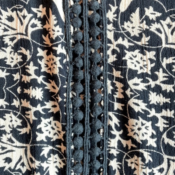 Brave Soul Narita Printed Top with Crochet Trim - Navy / S - Picture 8 of 9